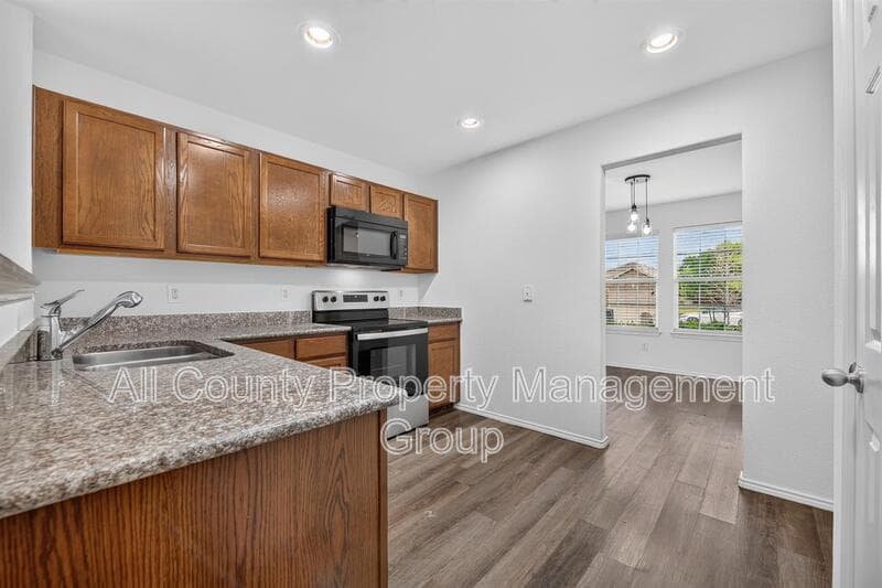 Fort Worth House: 320 Chalkstone Drive