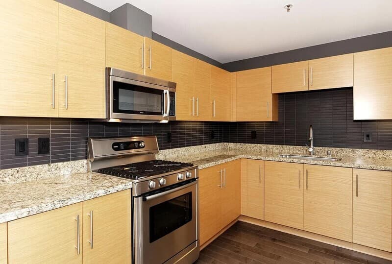 Oakland Condo: 222 Broadway St