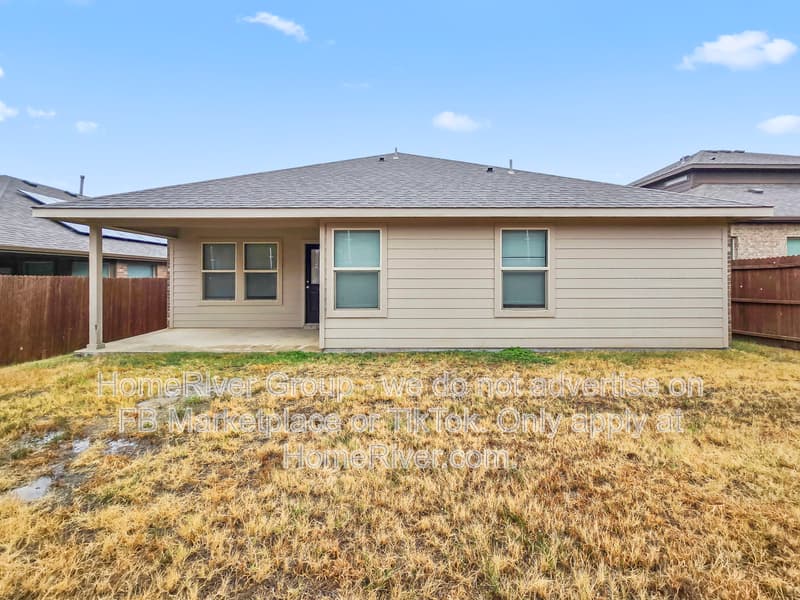 Fort Worth House: 8441 Comanche Springs Dr