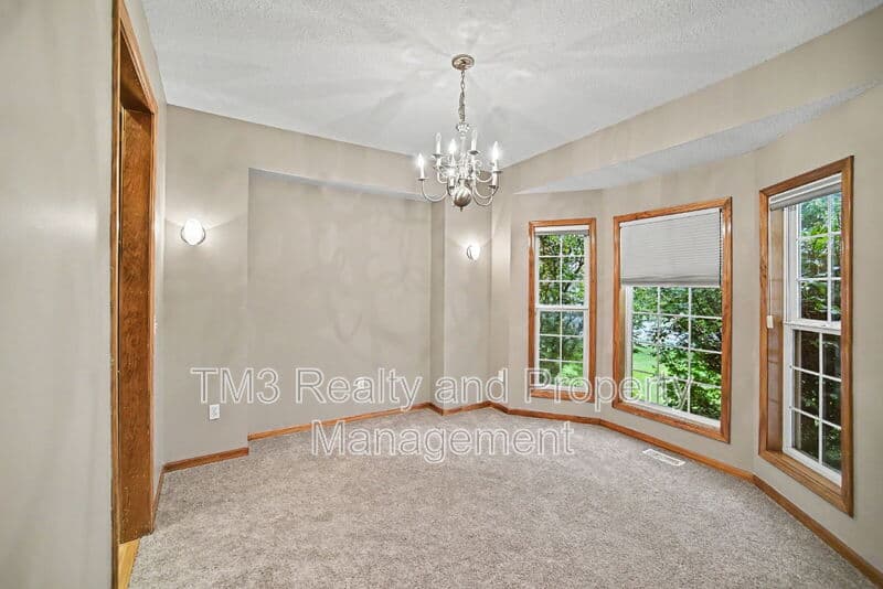 Olathe House: 21922 West 121st Terrace