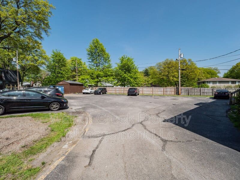 Lorain Condo: 920 Kingsway Drive