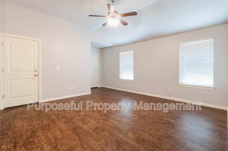 Del City House: 4329 Edinburg Way