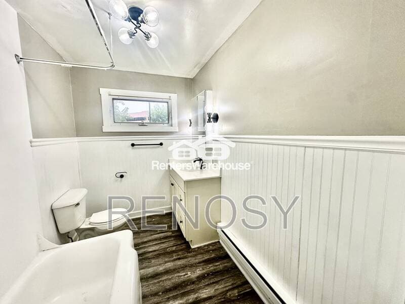 Des Moines House: 2500 Grand Ave