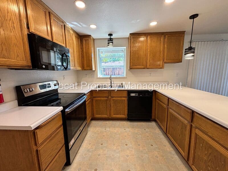 Carson City House: 707 Armory Ln
