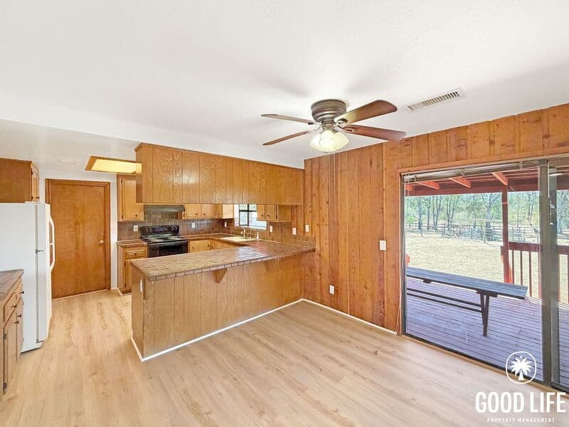 Valley Center House: 19286 Paradise Mountain Rd
