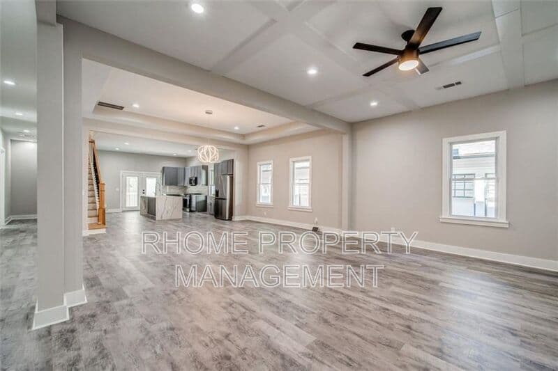 Atlanta House: 1058 White Oak Avenue
