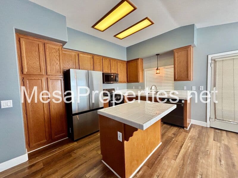 Victorville House: 17547 Electra Dr