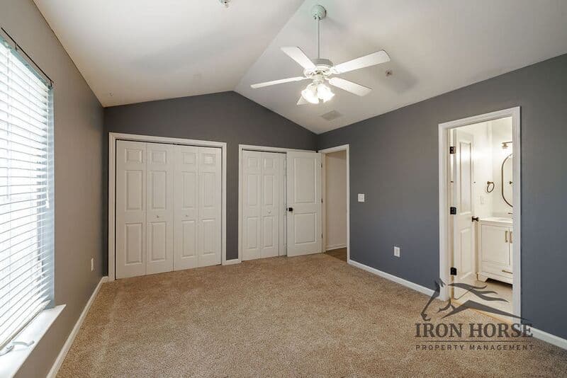 Athens House: 1035 BARNETT SHOALS RD