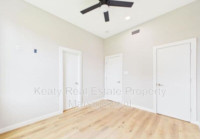 Lafayette House: 1120S Washington Street - Unit 201
