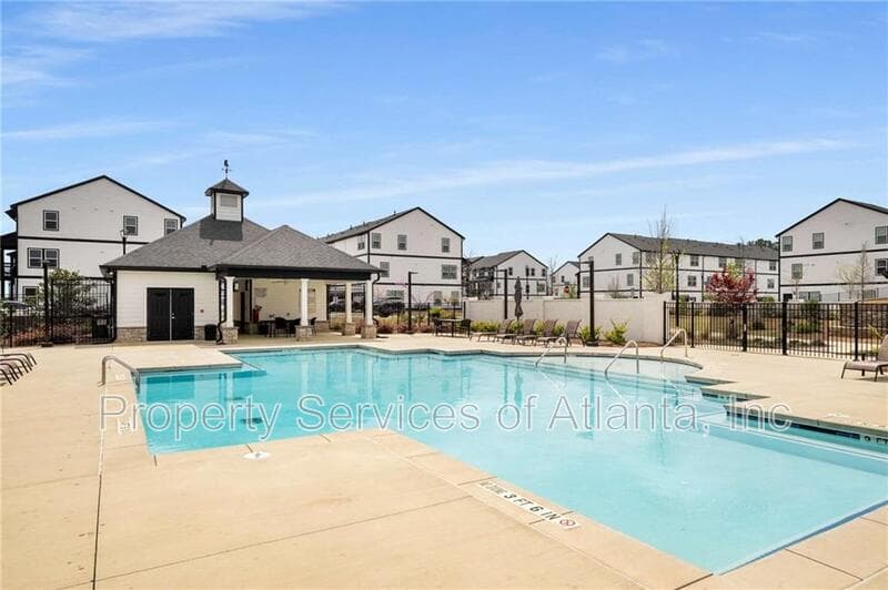 Woodstock Townhome: 912 Sweetwater Grv