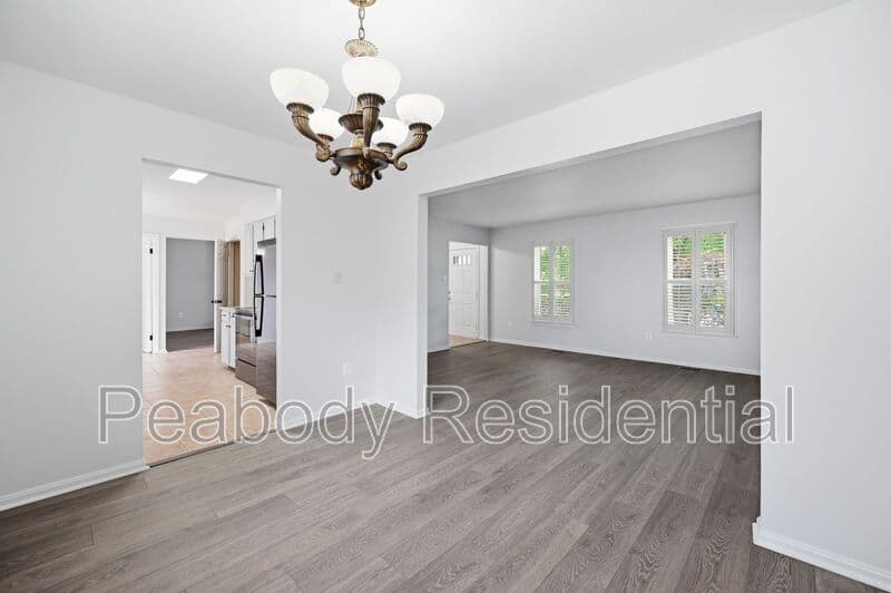Great Falls House: 10609 Oxford Ct