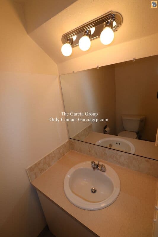 Oregon City Condo: 581 Holmes Lane