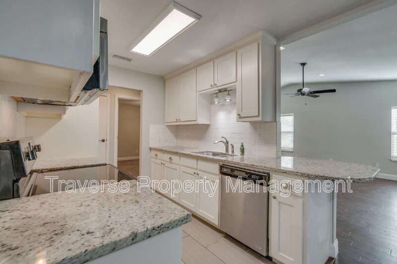 Bedford House: 2909 White Oak Ln