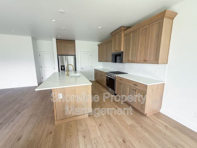 Star House: 8547 W Millcreek Drive