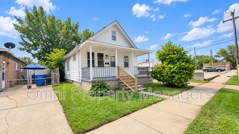 warren House: 8030 Chalmers Ave