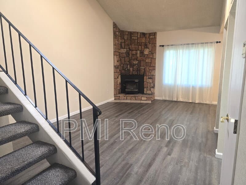 Sparks House: 977 Tyler Way