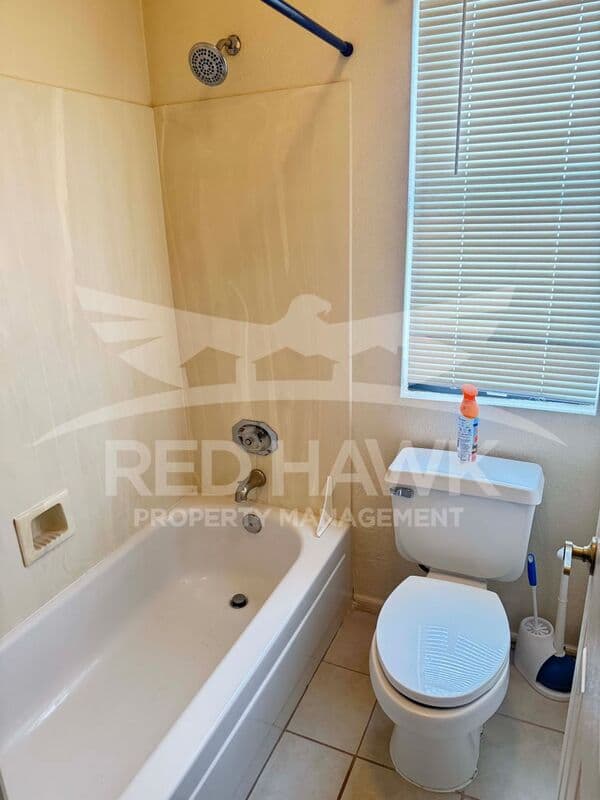 Tempe House: 25 W La Vieve Ln