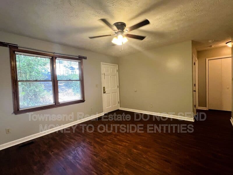 Fayetteville House: 1411 Briarcliff Dr