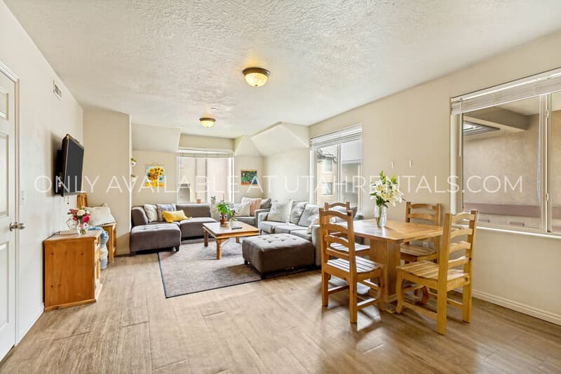 Provo House: 866 E 700 N