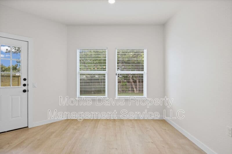 Austin Condo: 1802 Springdale Rd