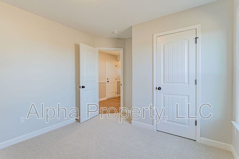 Moore House: 2204 Davenport Ct