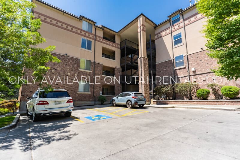 Provo House: 843 E 620 N