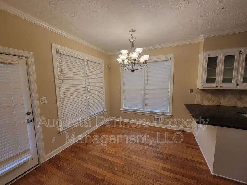 Martinez House: 288 Wakefield Ln S