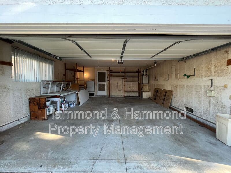 Thousand Oaks House: 832 Masterson Dr