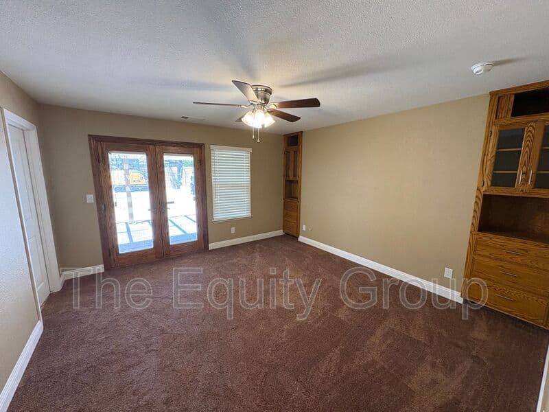 Visalia House: 2322 East Vassar Dr