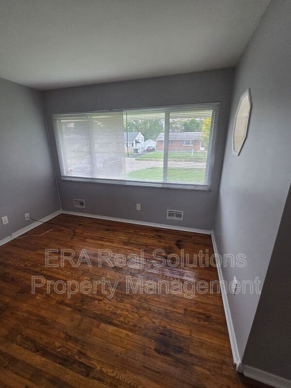 Columbus House: 1494 Selkirk Road
