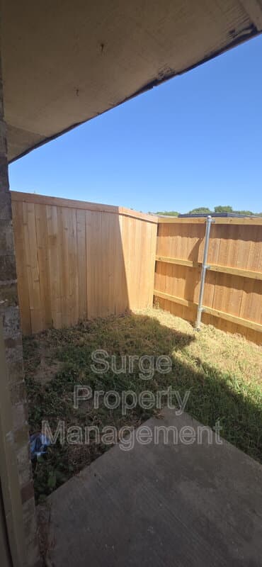 Benbrook Condo: 233 Vista Way