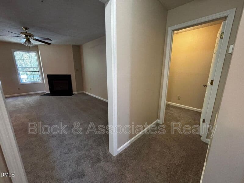 Fayetteville House: 259-7 Waterdown Drive