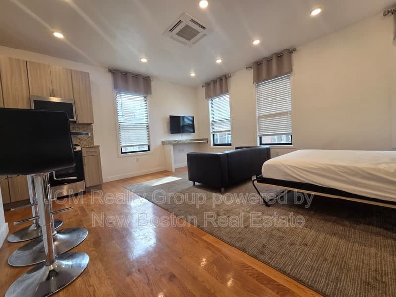 Chelsea Condo: 9 Sixth Street