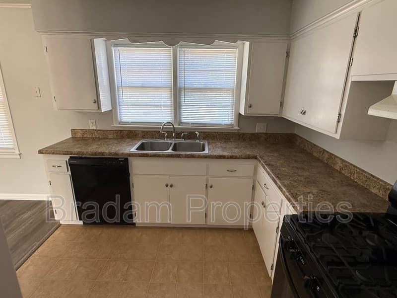 Tulsa House: 4753 S Lawton Ave