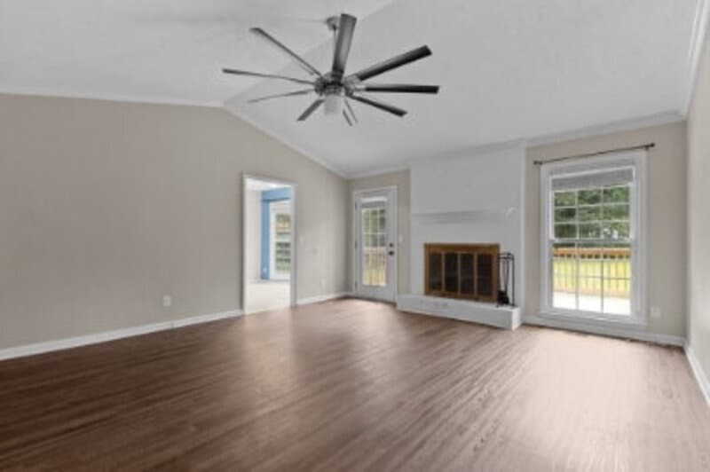Fayetteville House: 810 Whispering Pines Road