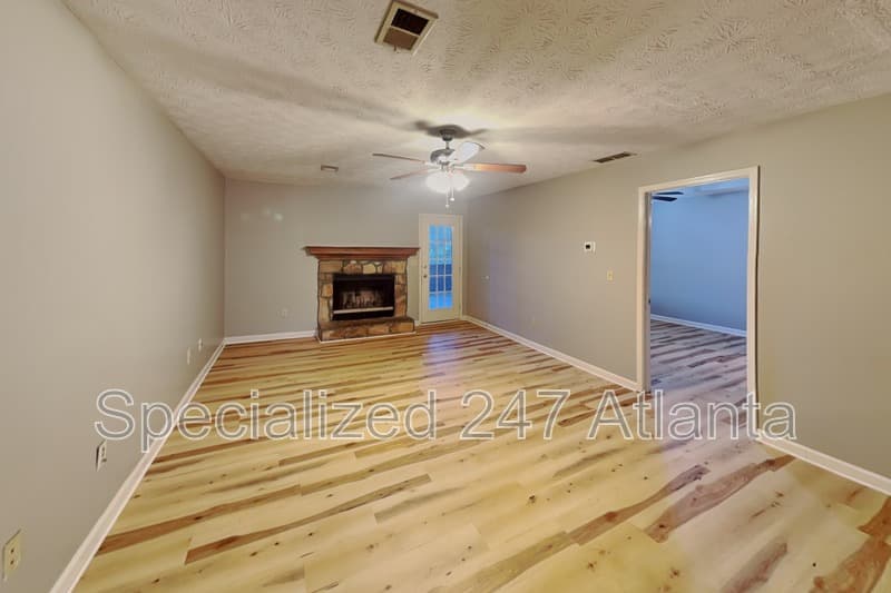 Conyers House: 2112 Fairway Ct SE