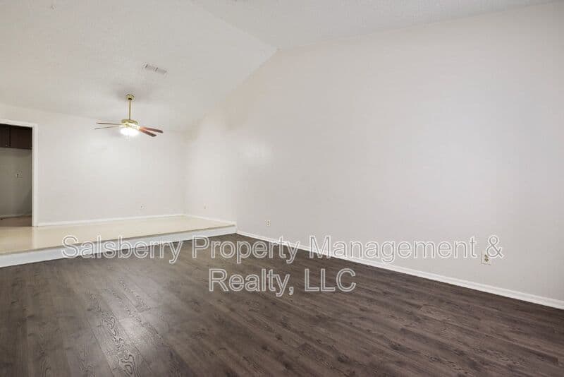 Fort Worth House: 4913 Westlake Drive