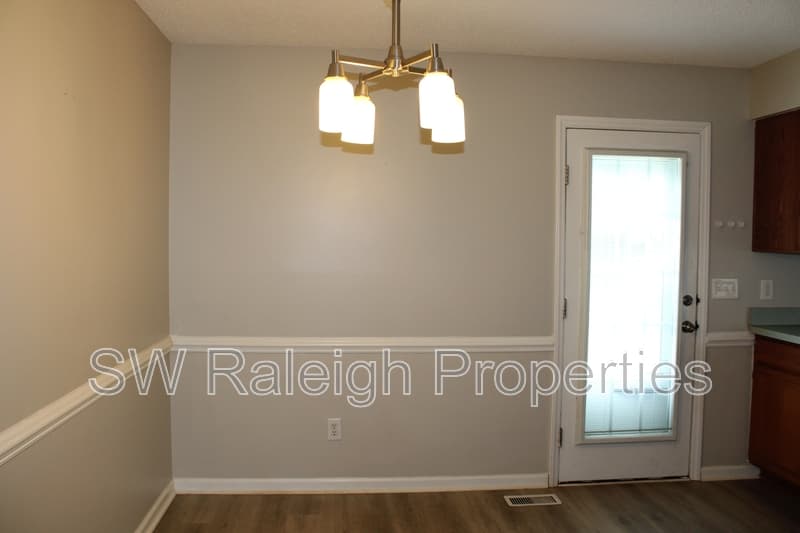 Fuquay-Varina House: 1400 Squire Ridge Drive