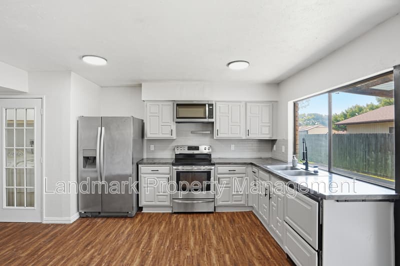 Arlington House: 2711 Treeview Drive