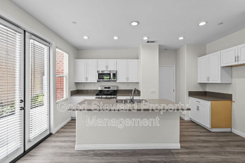 Ladera Ranch House: 6 Lindenwood Farm