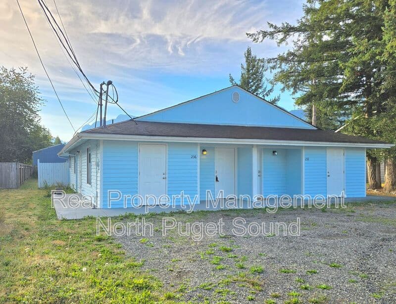 Gold Bar House: 236 7th St