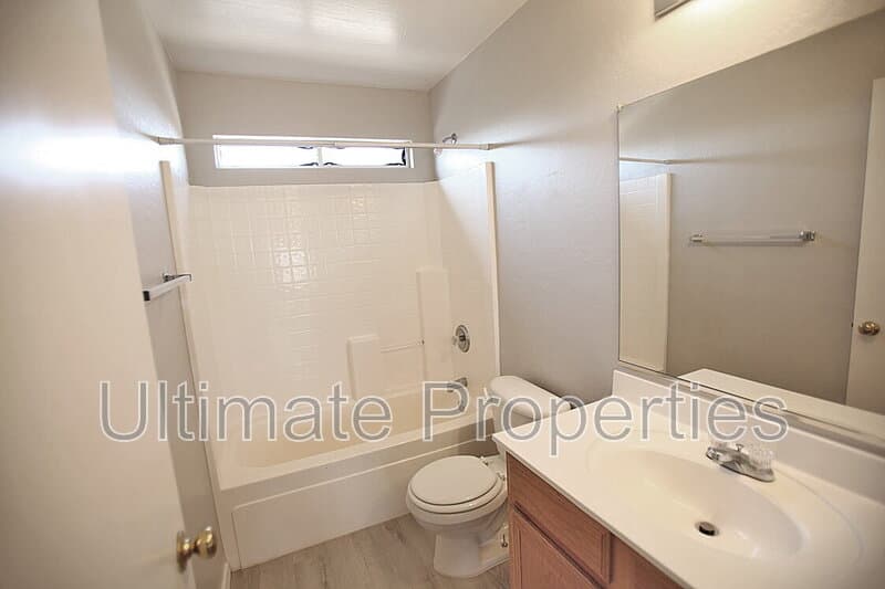 El Mirage House: 12413 W Willow Ave