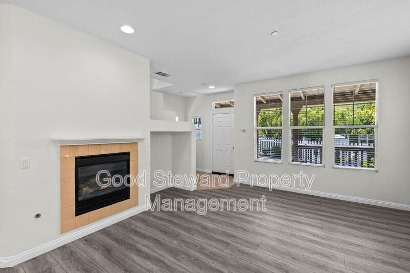 Ladera Ranch House: 6 Lindenwood Farm