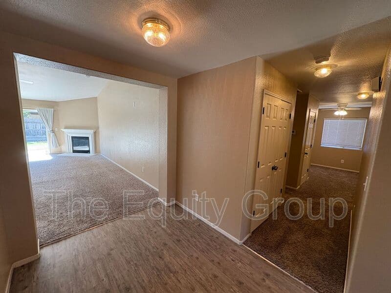 Visalia House: 2967 West Jerome Ave