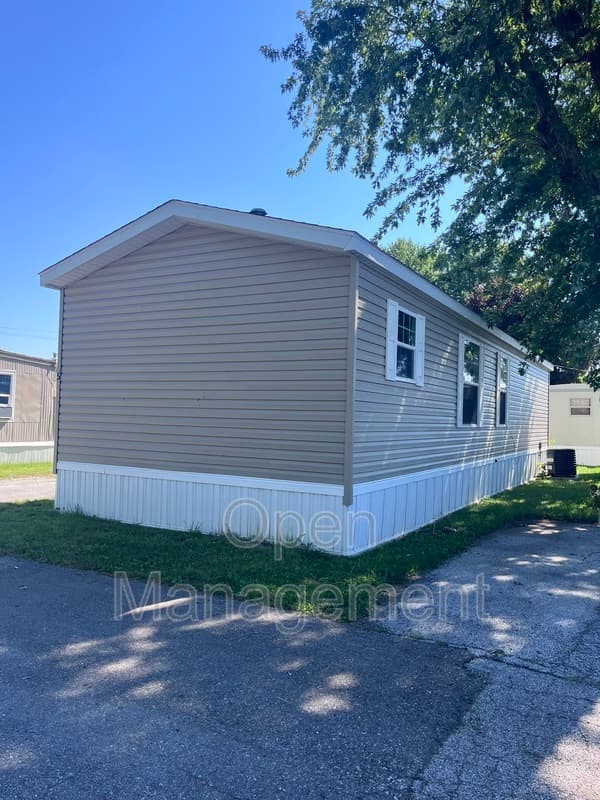 Ankeny House: 2301 SW Oralabor Rd