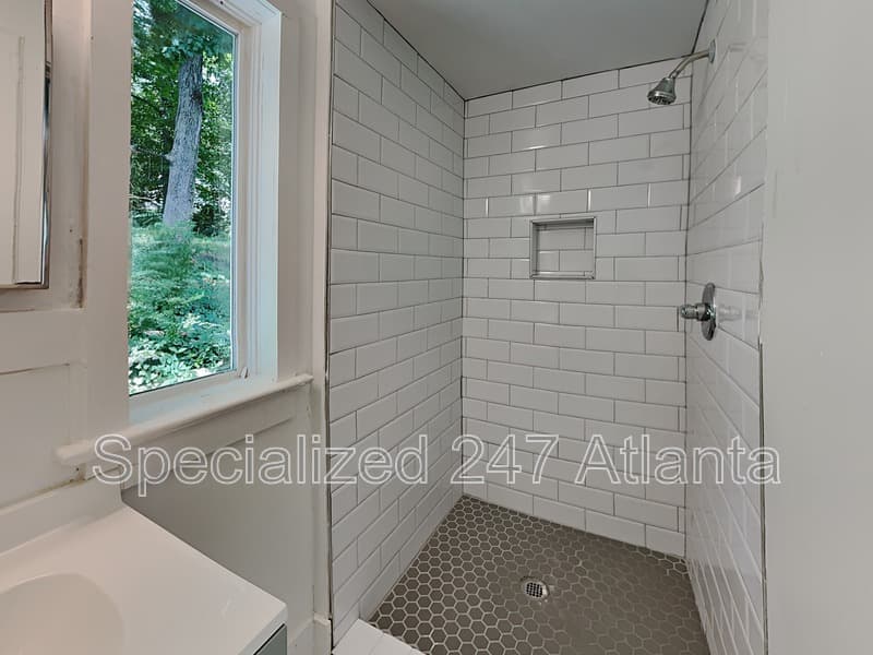 Atlanta House: 542 S Evelyn Pl NW
