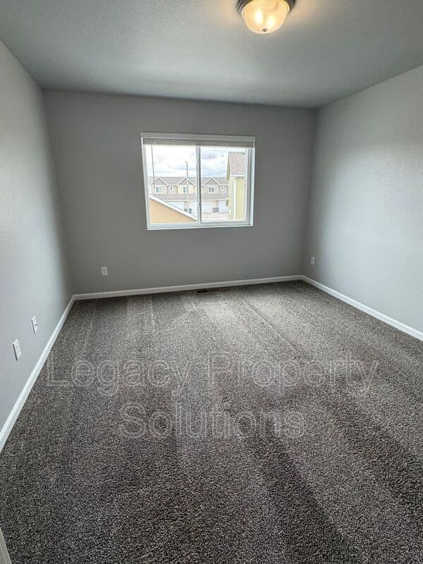 Mandan House: 719 Hillcrest Dr.
