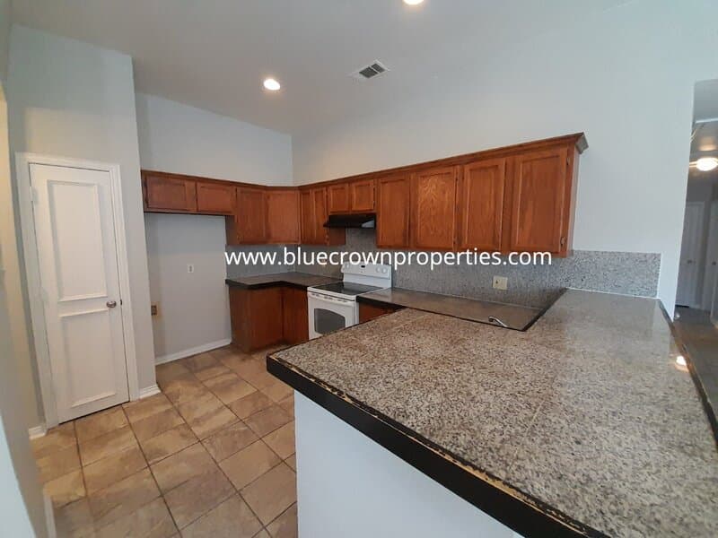 Balch Springs Condo: 12111 Quail Drive