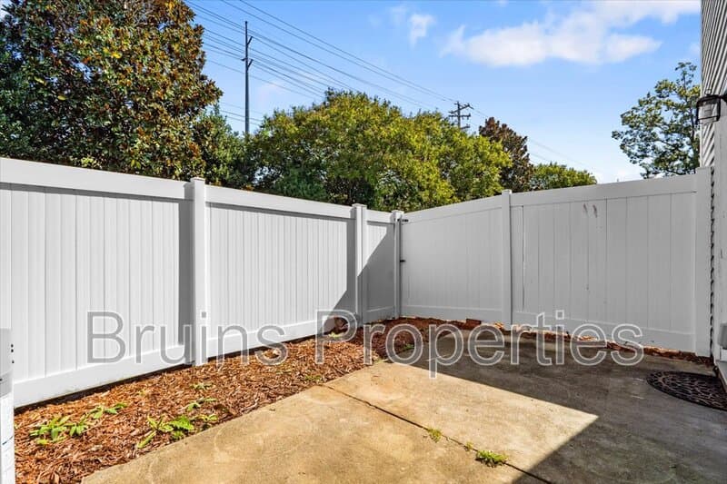 High Point House: 3522 Park Hill Crossing Drive