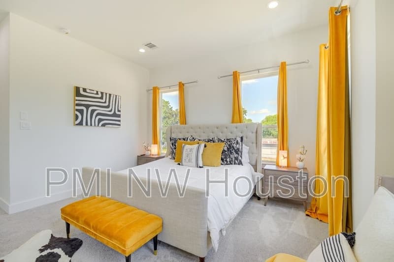 Houston House: 4706 Market St